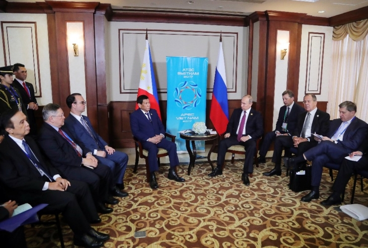 Duterte, Apec Zirvesi’nde Putin’le Görüştü