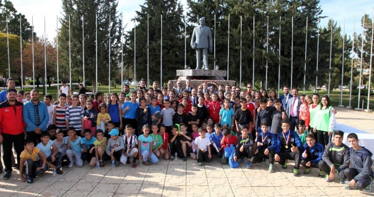 Gaün’de Öğrenciler Ulu Önder Atatürk Anısına Koştu