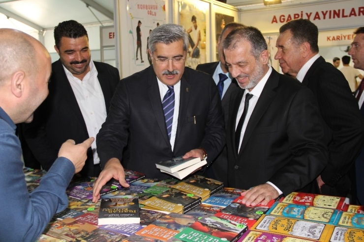 İskenderun Kitap Fuarı Açıldı