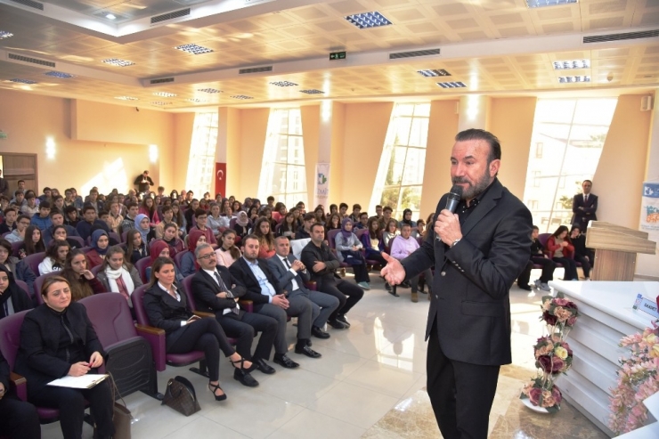 İzmit’te Genç Vefa Söyleşileri Başladı