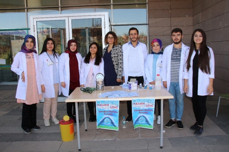 Sağlık Yüksekokulu Öğrencilerinden Diyabet Günü Etkinliği