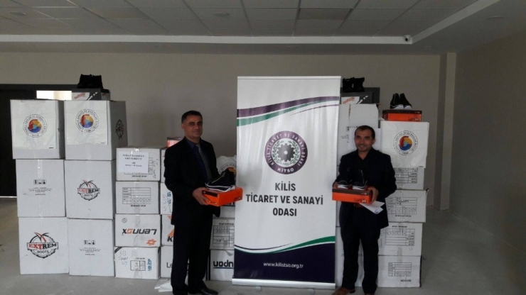 Kilis’te Bin 130 İhtiyaç Sahibi Öğrenciye Kışlık Ayakkabı Yardımı