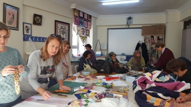 Burhaniye’de Kadınlar Kırk Yamaya Merak Sardı