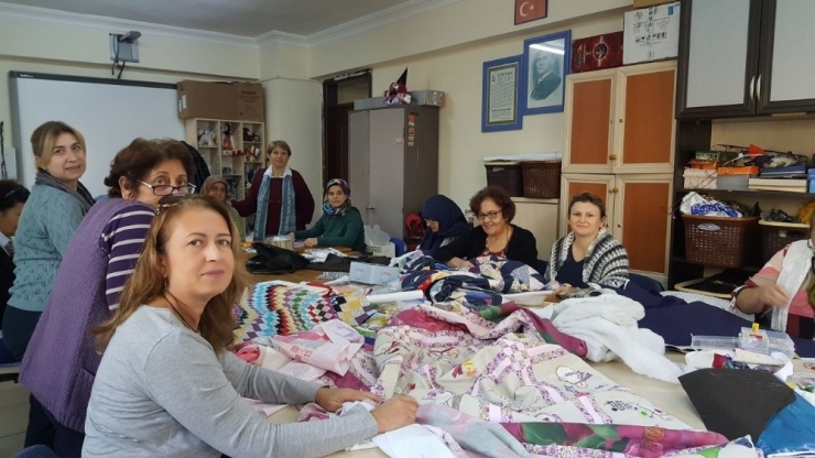 Burhaniye’de Kadınlar Kırk Yamaya Merak Sardı