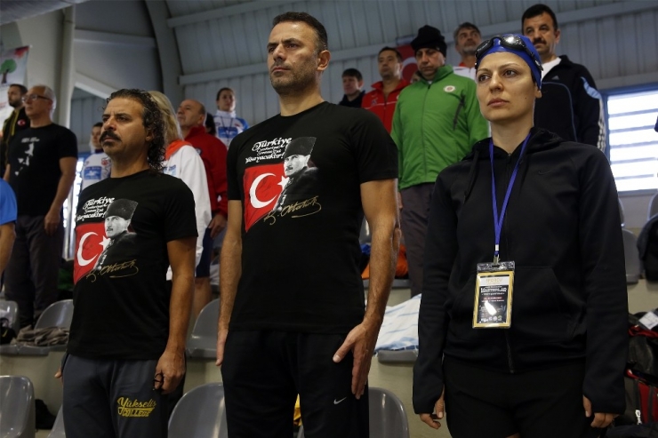 Alleben’de Kulaçlar, Ata’yı Saygı İçin Atıldı