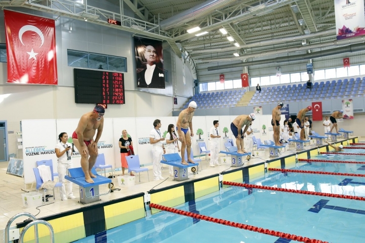 Alleben’de Kulaçlar, Ata’yı Saygı İçin Atıldı