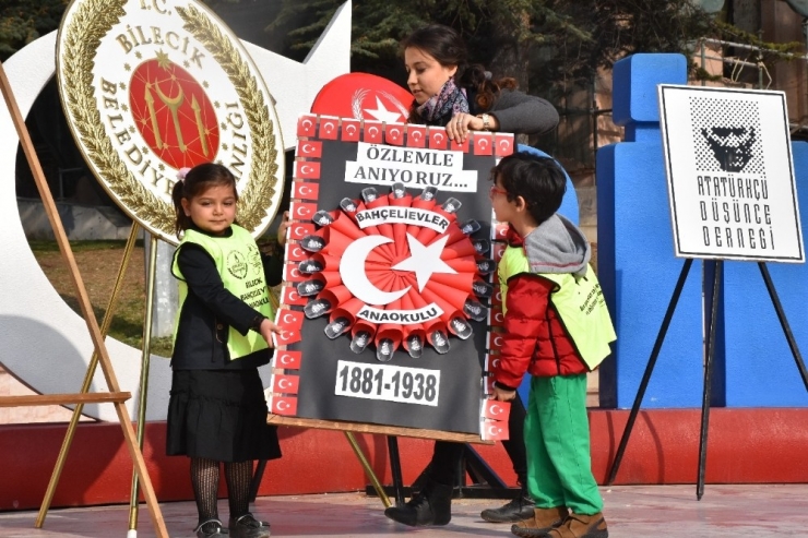 Minik Eller Atatürk Anıtına Çelenk Bıraktı