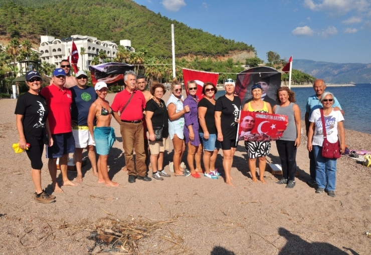 Atatürk’e Saygı İçin Yüzdüler