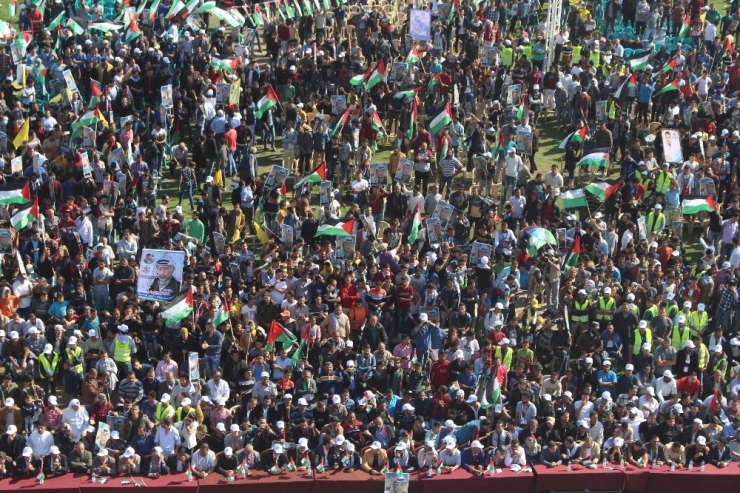 Gazze’de Binlerce Filistinli Birlik Çağrısı Yaptı