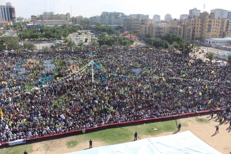 Gazze’de Binlerce Filistinli Birlik Çağrısı Yaptı