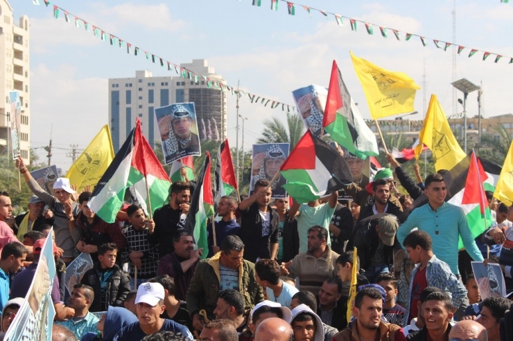 Gazze’de Binlerce Filistinli Birlik Çağrısı Yaptı