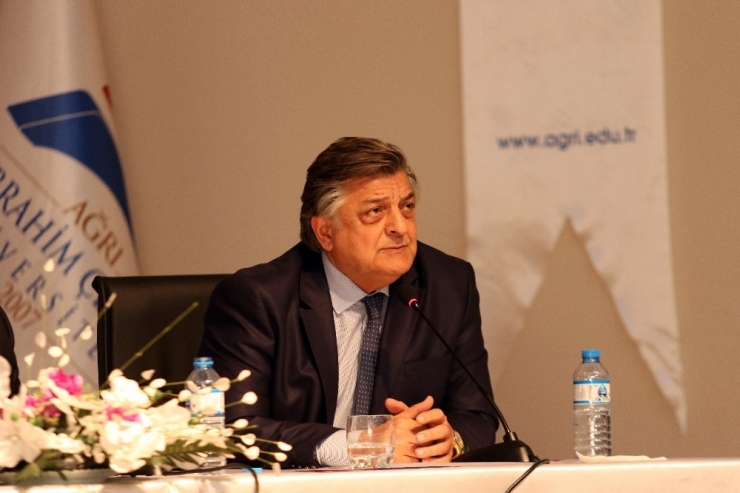 Aiçü’de ‘Tff Ve Amatör Futbol Yönetimi’ Paneli