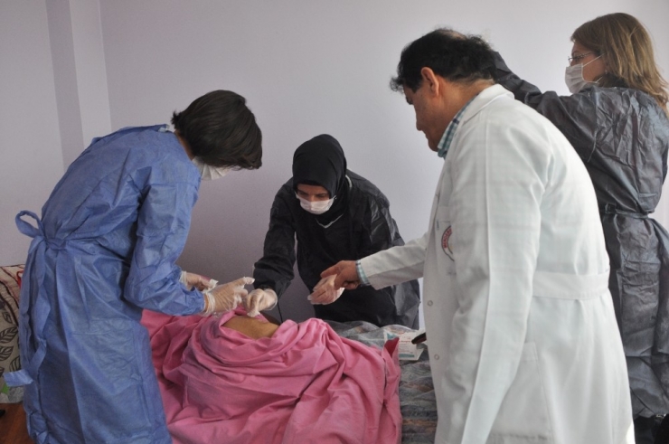 Ameliyatla Kapanmaz Denilen Yaraları Evde Tedaviyle Kapandı