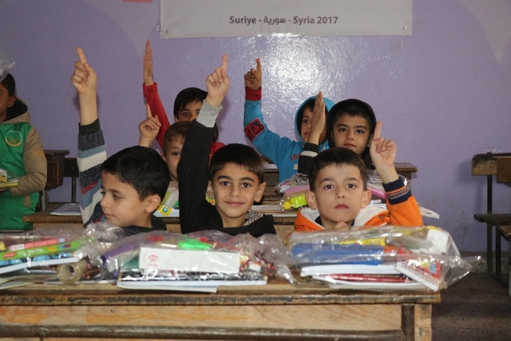 Savaş Mağduru Öğrencilere Kırtasiye Ve Kışlık Yardım