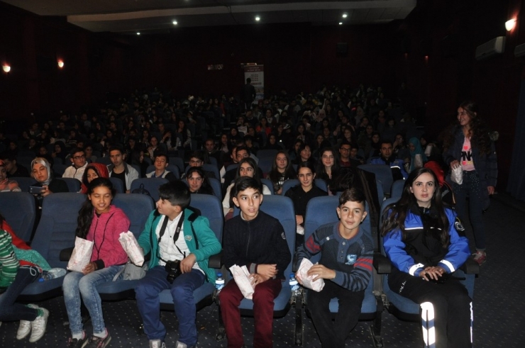 Kars’ta, 265 Öğrenci ‘Ayla’ Filmiyle Sinemayla Tanıştı