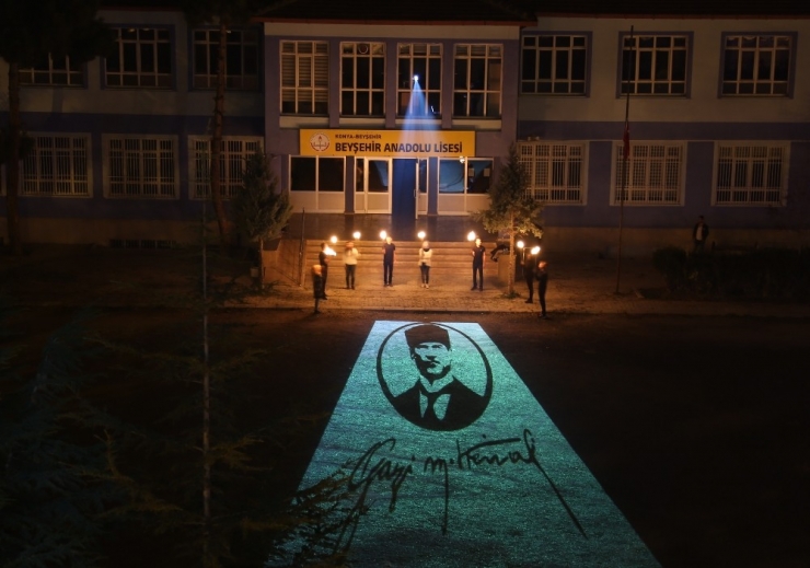 Lise Öğrencilerinden Saygı Nöbeti