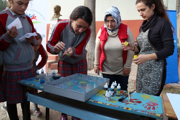 Kula Gençlik Merkezi Kırsal Mahallelerdeki Çocuklarla Buluşuyor