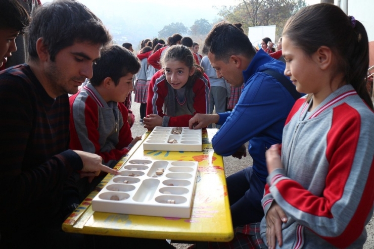 Kula Gençlik Merkezi Kırsal Mahallelerdeki Çocuklarla Buluşuyor