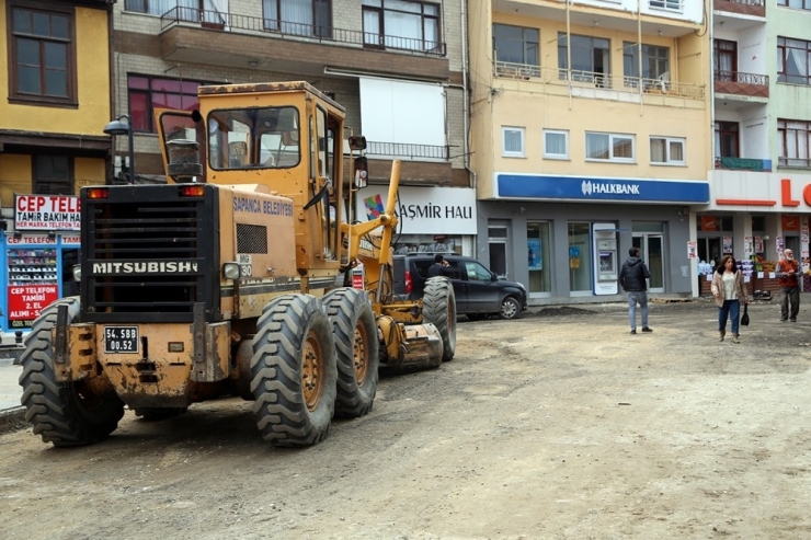 Sapanca Çarşı İçinde Çalışmalar Devam Ediyor