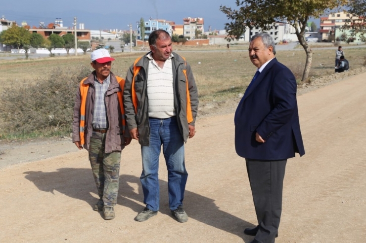 Burhaniye’de Başkan Uysal, Yol Çalışmalarını İnceledi