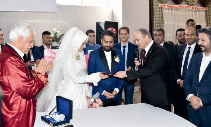 Bakan Özlü, Adıyaman’da Düğün Merasimine Katıldı