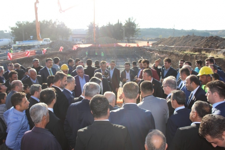 Bakan Faruk Özlü 12 Derslik Okulun Temel Atma Törenini Gerçekleştirdi