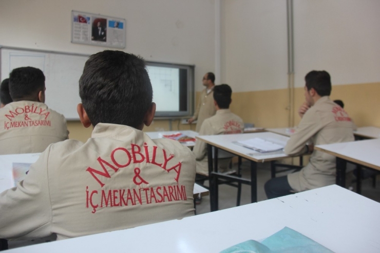 İşçi Öğrenciler, Okula 300 Bin Lira Kazandırdı