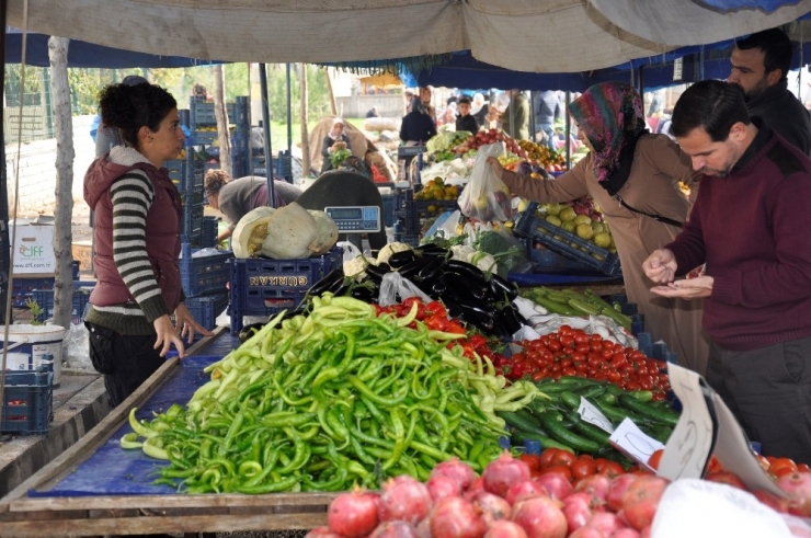 Evde Oturmak Yerine Çalışıp Hayalindeki Arabayı Aldı