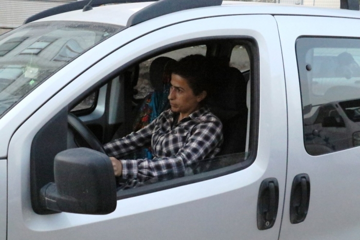 Evde Oturmak Yerine Çalışıp Hayalindeki Arabayı Aldı