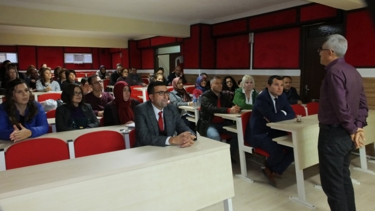 Burhaniye’de Öğretmenlere Oryantasyon Eğitimi