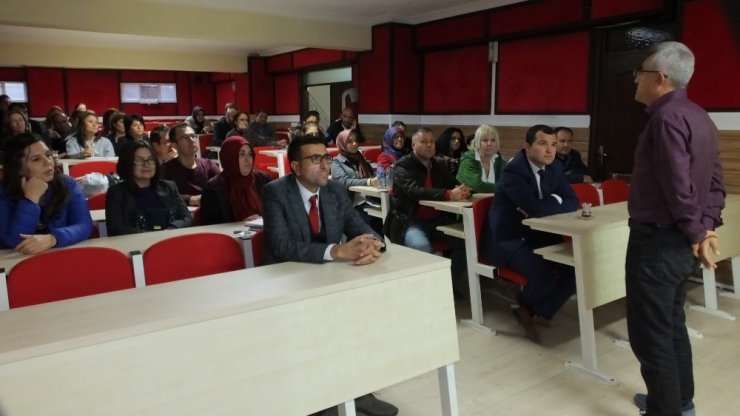 Burhaniye’de Öğretmenlere Oryantasyon Eğitimi