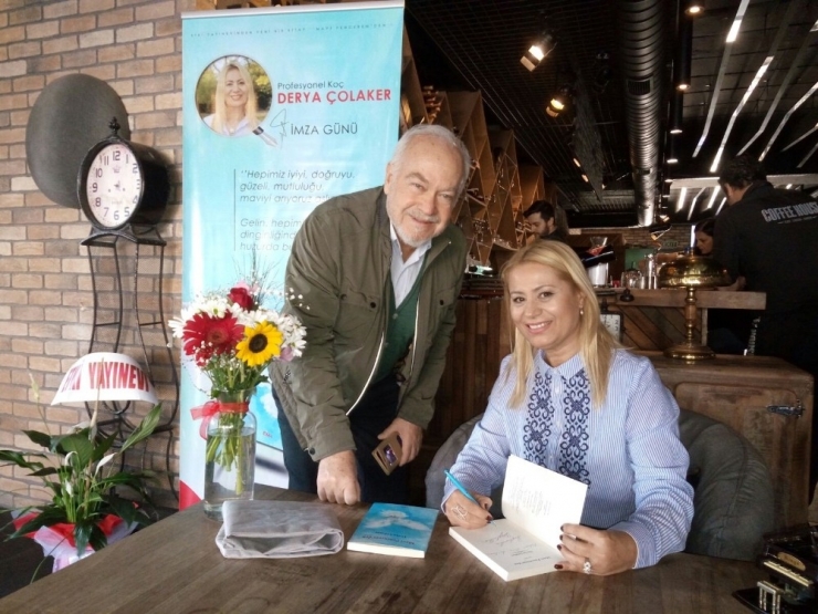 Yaşam Koçu Çolaker’den İmza Günü