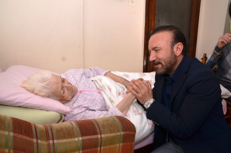 İzmit Belediyesi’nin Evde Bakım Hizmeti Devam Ediyor