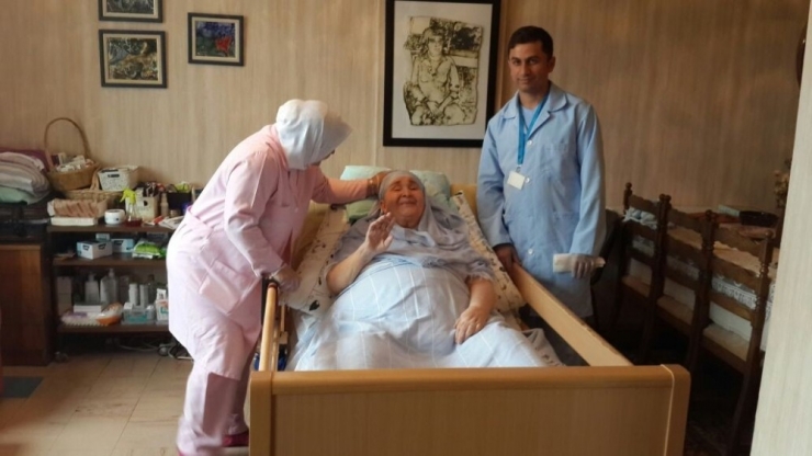 İzmit Belediyesi’nin Evde Bakım Hizmeti Devam Ediyor