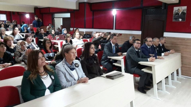 Halk Eğitimi Merkezi Korosu Muhteşem Bir Konser Düzenledi