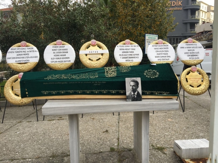 Sertab Erener Babasını Son Yolculuğuna Uğurladı