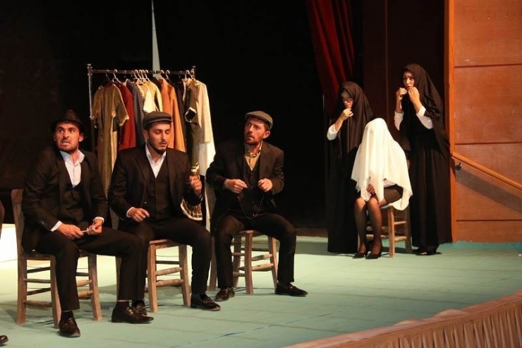 Hakkari’de "Azizname" Oyunu Sahnelendi