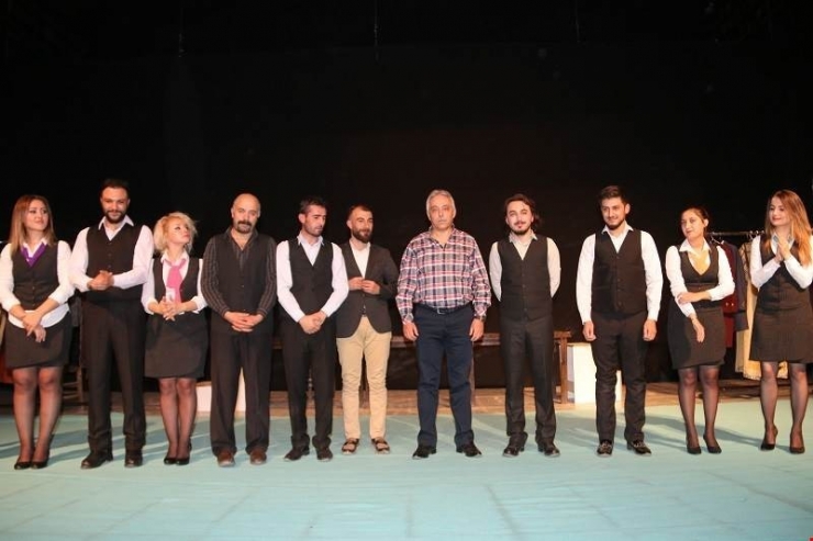 Hakkari’de "Azizname" Oyunu Sahnelendi