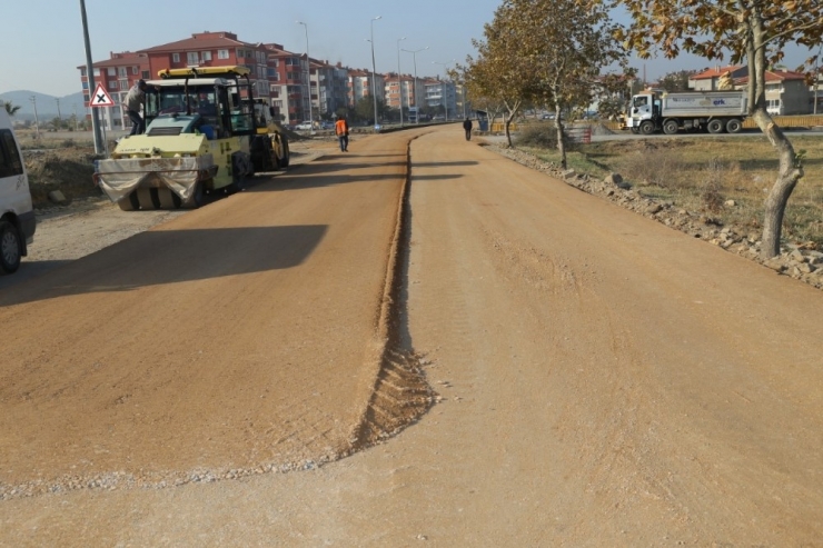 Burhaniye’de Başkan Uysal, Yol Çalışmalarını İnceledi
