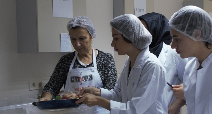 Çölyaklı Çocuklar Hkü’de Buluştu