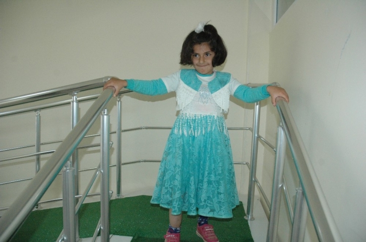 Küçük Canan Artık Yürüyor