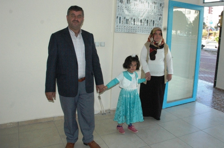 Küçük Canan Artık Yürüyor