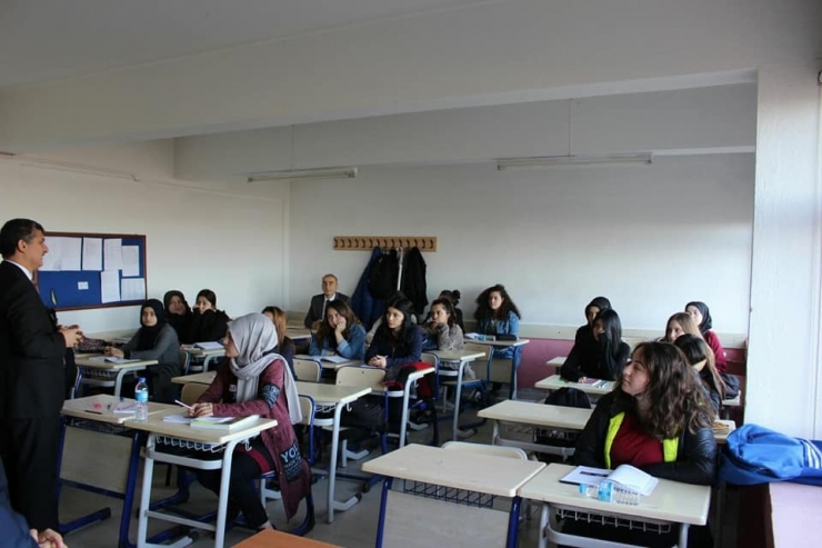 Müdür Atinkaya Okullarda İncelemelerde Bulundu