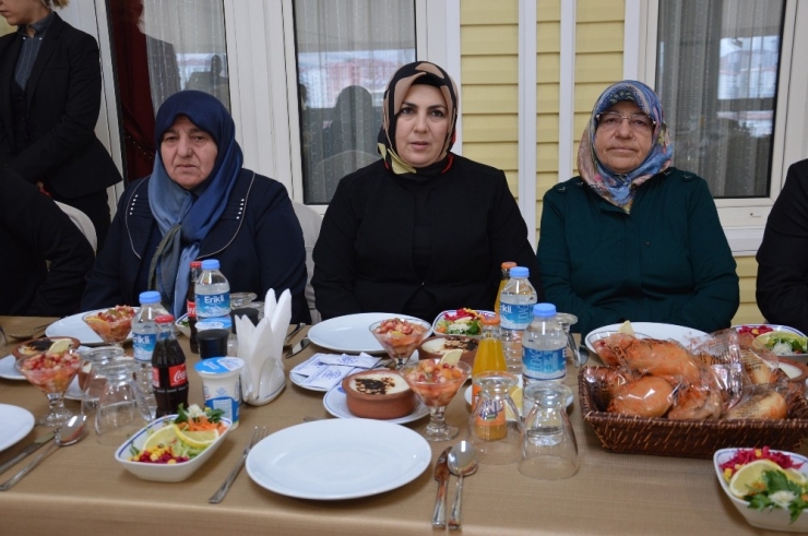 Gülhan Altınok Şehit Aileleriyle Bir Araya Geldi