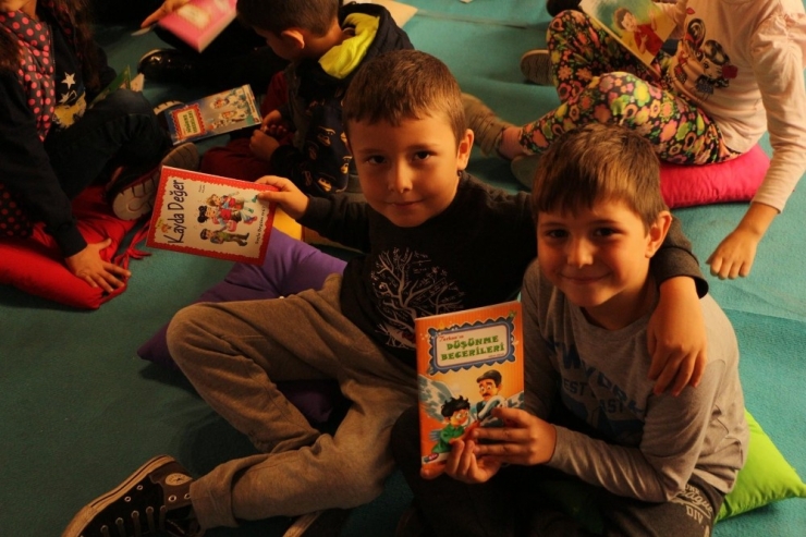 Kuşadası’nda ’Dünya Çocuk Haftası Kitapları’ Etkinliği