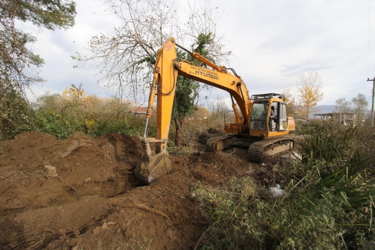 Yahyalı Mahallesinde Yol Genişletme Ve Kanal Temizliği Çalışmaları Başladı