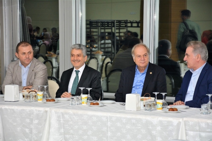 Uluslararası Öğrenciler Yemekte Buluştu