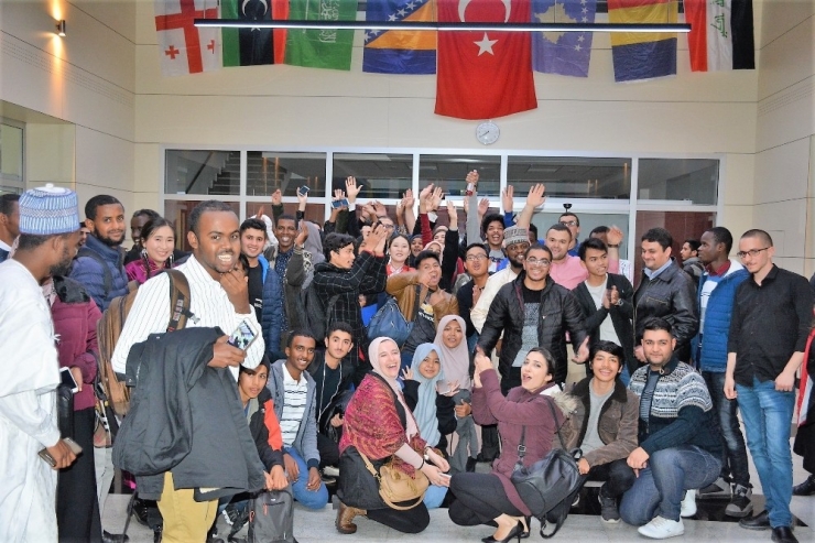 Uluslararası Öğrenciler Yemekte Buluştu