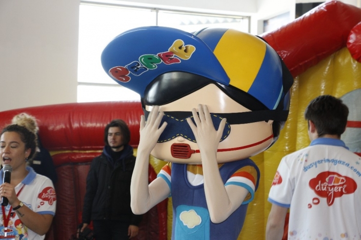 Pepee, Neoplus’ta Minik Hayranlarıyla Buluştu