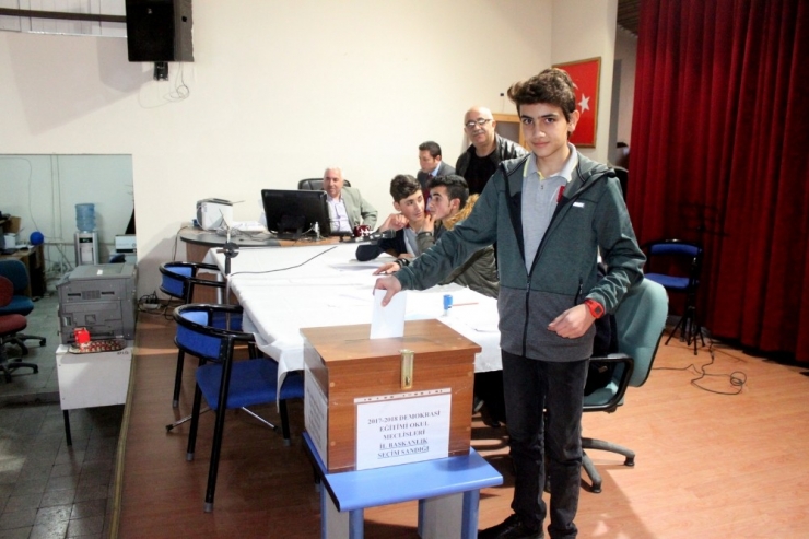Van’da ‘Okul Meclisleri İl Başkanlık Seçimi’ Yapıldı